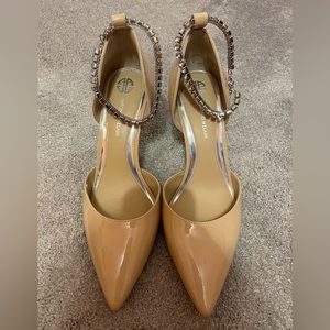 *NEW* Antonio Melani Nude Heels - Size 9.5